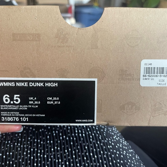 Women’s Nike Dunks high top - Picture 3 of 3